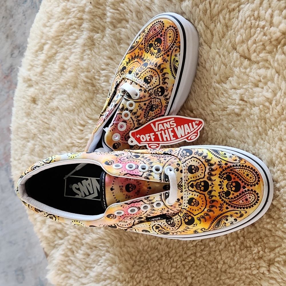 NWT Vans Off The Wall Skull Lace Up Skater Sneakers 🖤💀💛